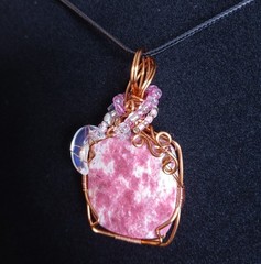Pink Thulite copper wire wrapped stone crystal necklace with aurora borealis…