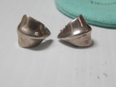 RARE TO FIND VINTAGE TIFFANY STERLING SILVER ABSTRACT LEAF EARRINGS + POUCH