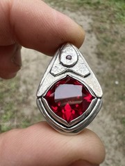 Ruby Facet Medallion, Vintage Ancient Look, 3 sm Pigeon Blood Ruby facets