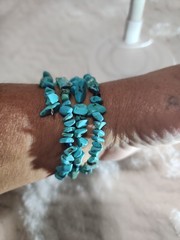 Handmade Boho Turquoise-Style Chip Memory Wire Wrap Bracelet – Multi-Row Stack