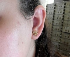Vintage 14k Yellow Gold Twisted Knot Design Disco 70s Post Back Earrings .5″