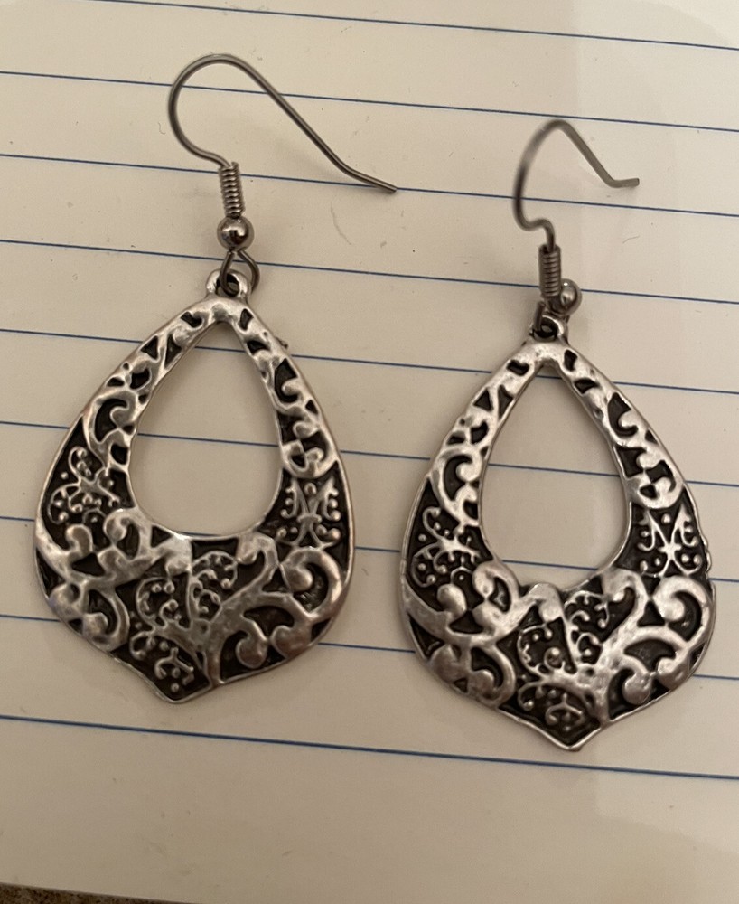 Retro Antique Silver Cleopatra Floral Filigree French Wire Dangling Earrings