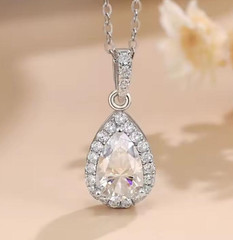 Lovely 4.00 Ct Certified White Diamond Pendant, Tariffs FREE & matching Studs.