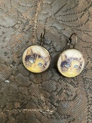 Retro Fabbie Kitty Vintage Brass lever back Drop Earrings for pierced ears