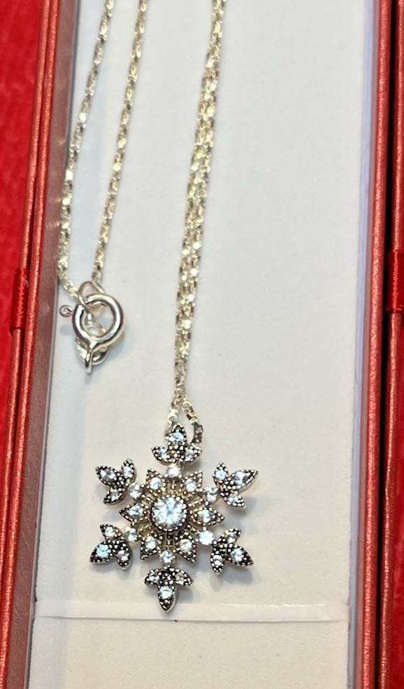 Vintage Sterling Silver .925 JDC Sparkling Snowflake 3/4″ Diameter Necklace 20″L