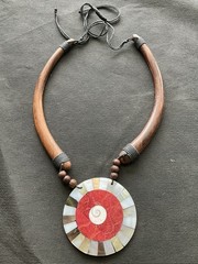 Artisan Round Shell Pendant dark brown wooden collar Necklace Vintage Costume
