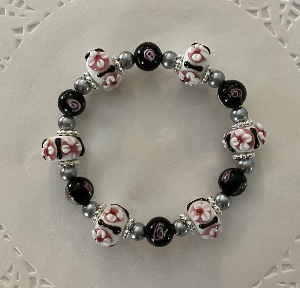 Ladies Beautiful Pink, White & Black LampWork Glass Beaded Stretch Bracelet 7.5”
