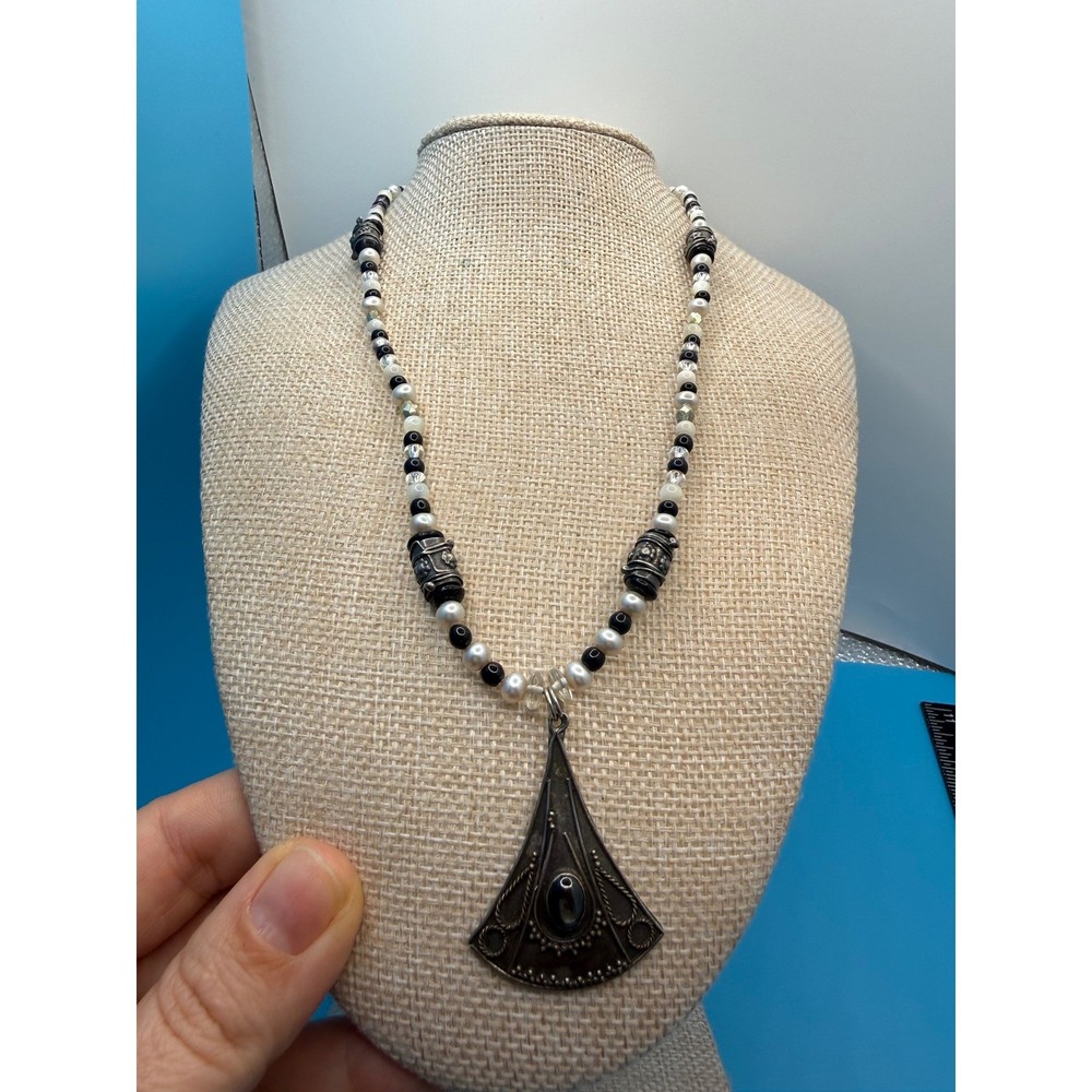 Vintage Artisan Beaded Necklace Magnetic Clasp Triangle Pendant Black White 18in