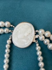 Handcrafted Genuine Cultured Pearl Beads W/Mother of Pearl Cameo Clasp Necklace