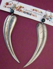 MADE IN USA BY T. BURKE DESIGNS «LONG LEAF DESIGN PIERCED EARRING IN SILVER TONE