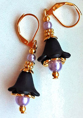 BLACK acrylic FLOWER LAVENDER glass pearl earring GP handcrafted XX