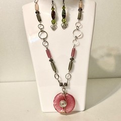 jewelry artisan 3 pc set pink glass pendant and matching earrings and braclet