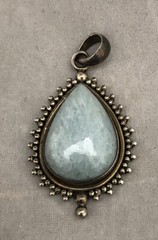 Beautiful DOUG PAULUS SIGNED Ladies Sterling Silver JADE Teardrop Pendant