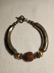BEAUTIFUL HANDCRAFTED SIVER BARS WITH STYLISH BEADED BRACLET