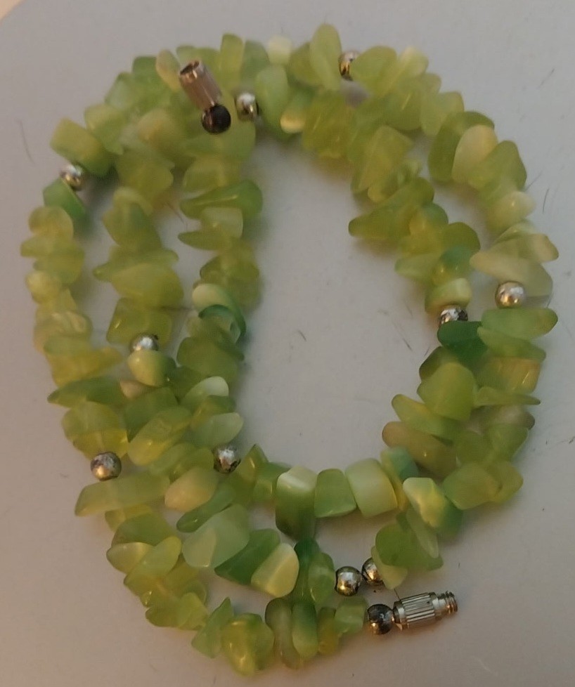 18” Lime Green Serpentine Necklace Polished Chip Beads VINTAGE