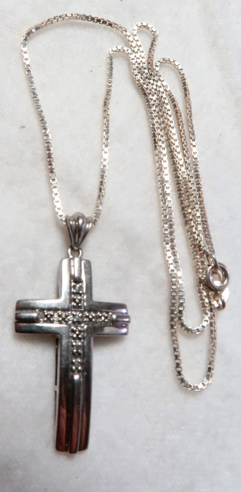 VINTAGE STUNNING STERLING SILVER CHRISTIAN CROSS NECKLACE~SIGNED: 925 PGDA