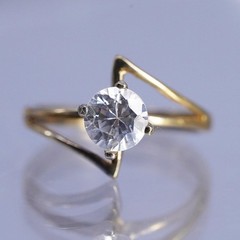 Size 7.75, vintage vermeil gold over Sterling 925 silver engagement ring w/ Cz
