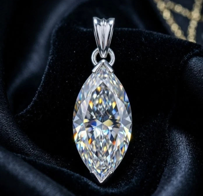Lovely 15.00 Ct Certified White Diamond Pendant, Tariffs FREE & matching Studs.