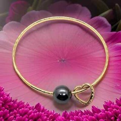 Black Pearl Hawaiian Heart Charm Bangle Bracelet