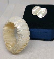 Gorgeous Mother of Pearl Bracelet And Post Earring Set Natural Shell