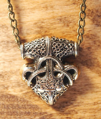 Mjolnir Sigtuna, Swedish Viking Thor Hammer Amulet, Raven Head Pendant Replica