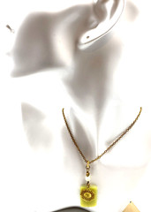 Unique Vintage Retro Sea Glass and Metal Flower 19.5″ Pendant Necklace