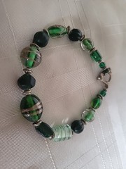 New Green Artisan Glass Bead Bracelet gold color toggle clasp 8.5 Inch Length