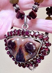 LOVELY Artisan Sterling Silver Garnet, Carved Agate, Cat’s Eye Quartz Necklace