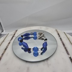 Handmade Glass Bead Bracelet Toggle Clasp Womens 8.5″ Unique Jewelry Comfortable