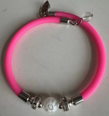 Murano Glass White Daisy Bead Bracelet Hot Pink Rubber Memory Wire Bangle NEW