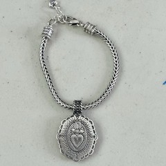 NEW Brighton Bracelet Victorian Inspired 7.5″ Silver Tone Cameo Pendant Flowers