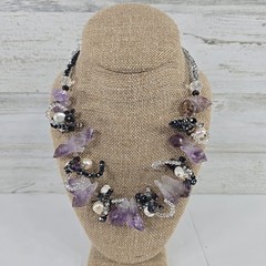 ROUGH AMETHYST CRYSTALS FRESHWATER PEARLS NECKLACE WITH MAGNET CLOSURE (19.5 in)