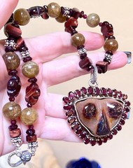LOVELY Artisan Sterling Silver Garnet, Carved Agate, Cat’s Eye Quartz Necklace