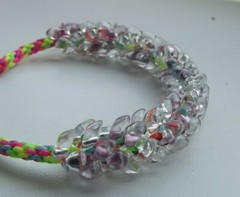 Bracelet KUMIHIMO SERPANTINE ~ 16cm (6,3″). Handmade.
