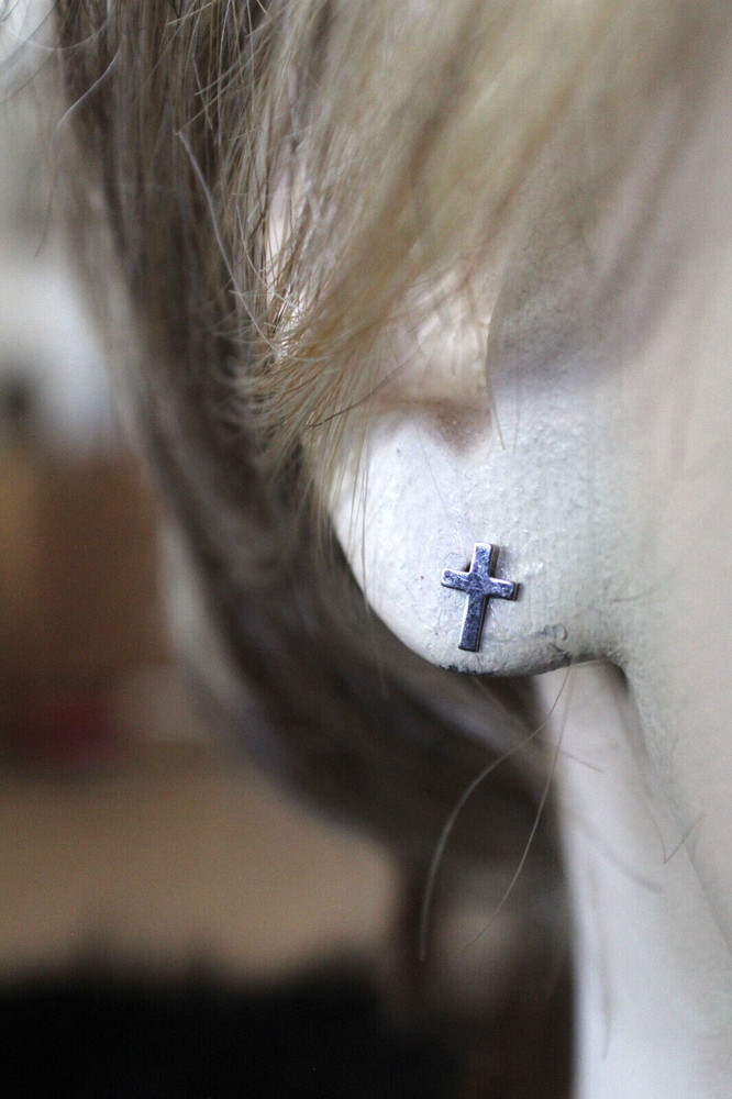 14K WHITE GOLD, CROSS STUD EARRINGS 5MM X 5/16″, .7 GRAMS