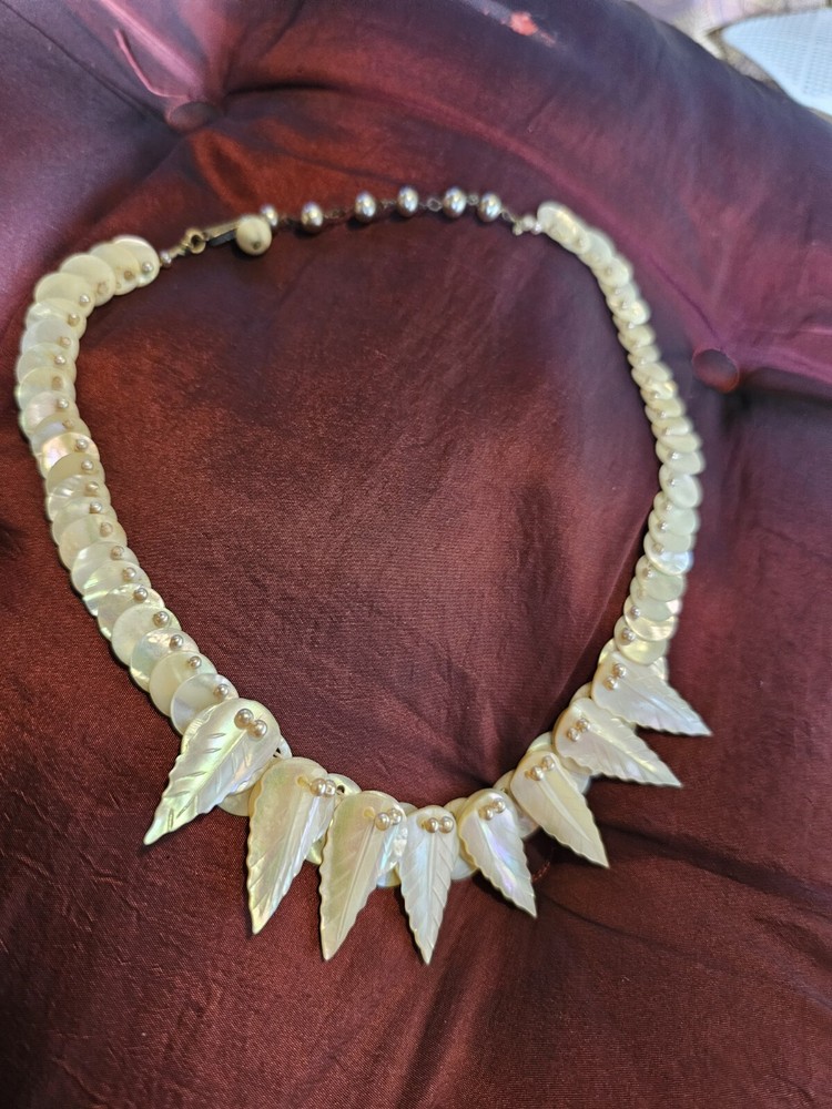 VTG JAPAN MOTHER OF PEARL TEARDROP Carved LEAF NECKLACE 18″