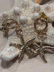 Artisan 18K Gold Plated Brass Twist Circle Post Earrings with Starfish Charms