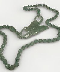 LONG JADE BEADED HAND-KNOTTED BUTTERFLY NECKLACE VINTAGE 34″