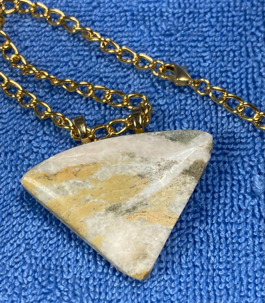 Gold, White, & Gray Agate Pendant 46 X 35 X 9 mm, 18″ Gold Plate Chain BP-106