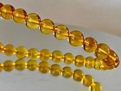 Mexican Blue Amber Bracelet 6mm 7.5″ | UV Reactive | Lightweight – L1413