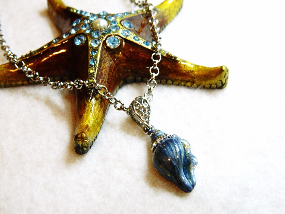 Swirling Blue and Gold Enameled Shell Pendant on 17.25 Inch Necklace Silver Tone