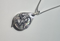 Magnifying Glass Victorian Art Nouveau Lady Face Mother of Pearl Loupe Pendant
