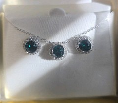 Gorgeous Dainty Sterling Silver Swarovski Green Necklace/Earring Set Halo New