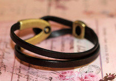 Chocolate Brown Leather/5mm/Pearl Double Strand Closure/Celtic Slider (brac11)
