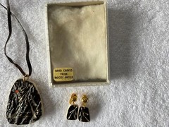 1970’s Alaska Hand Carved Antler Necklace & Ear Rings. 32″ Leather Necklace.