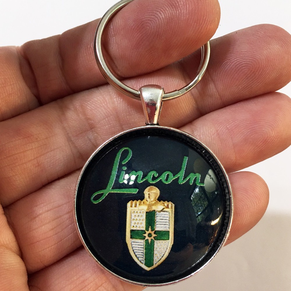 Vintage 1939-1954 Lincoln Automobile Emblem Badge Logo 1.2″ Diameter Keychain