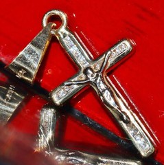 10k gold multi tone pendant 1.0″ crucifix cross 0.40ct natural white topaz 0.7gr