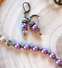 WHITE & LAVENDER GLASS PEARL Faceted Crystal BRONZE necklace set LEVERBACK
