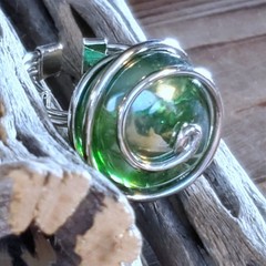 Handcrafted Edgy Green Luster Silver Spiral Luster Glass Bauble Ring