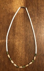 White Beaded Necklace W/Faux Freshwater Pearls & Green Glass Accent Beads (Q1)